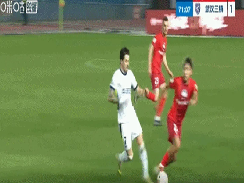 积分回正！河南1-1三镇 古斯塔沃、绍尔破门方镜淇手指脱位后神扑